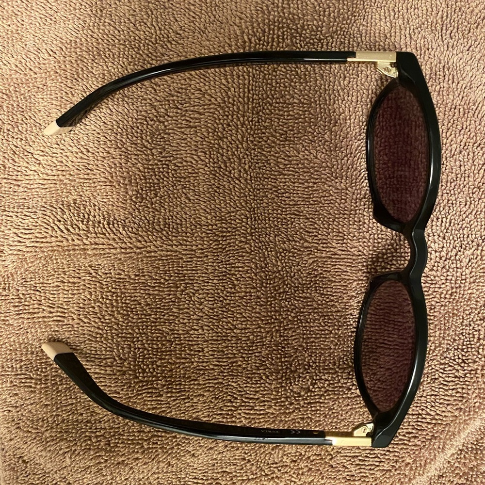 Stylish Black Sunglasses - Picture 3 of 3